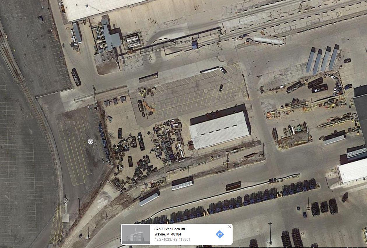Ford Bronco Broncos in the Shipping Yard!  ⛽?? Bronco storage.JPG