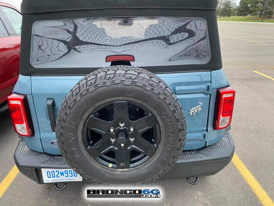 Ford Bronco Ford Black Diamond color 54E3169E-C24F-43A3-A8E5-7F72AC106F40