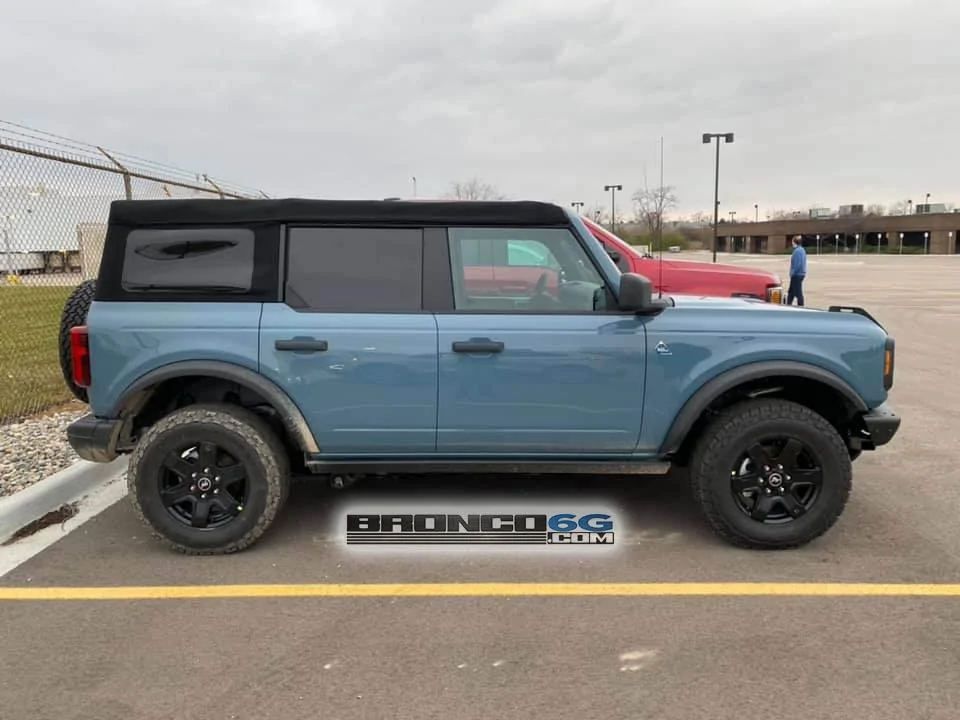 Ford Bronco Ford Black Diamond color D0EF81D2-A016-4755-913D-EE636BD38183