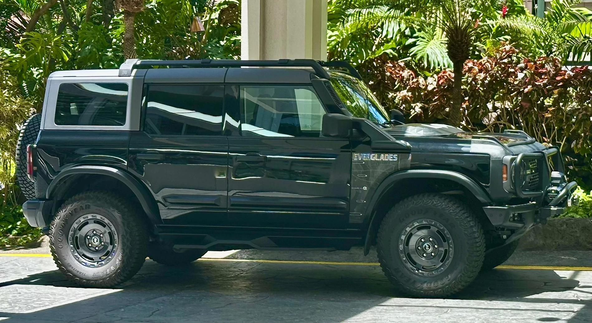 Ford Bronco SHADOW BLACK Bronco Club IMG_3554