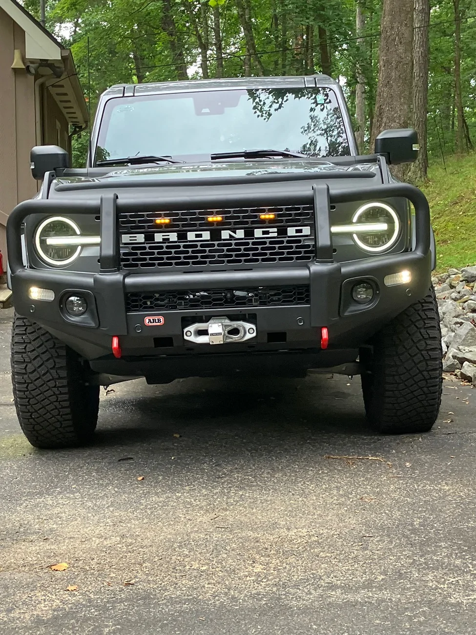 Ford Bronco Pics of your front bumper and winch set up IMG_0903