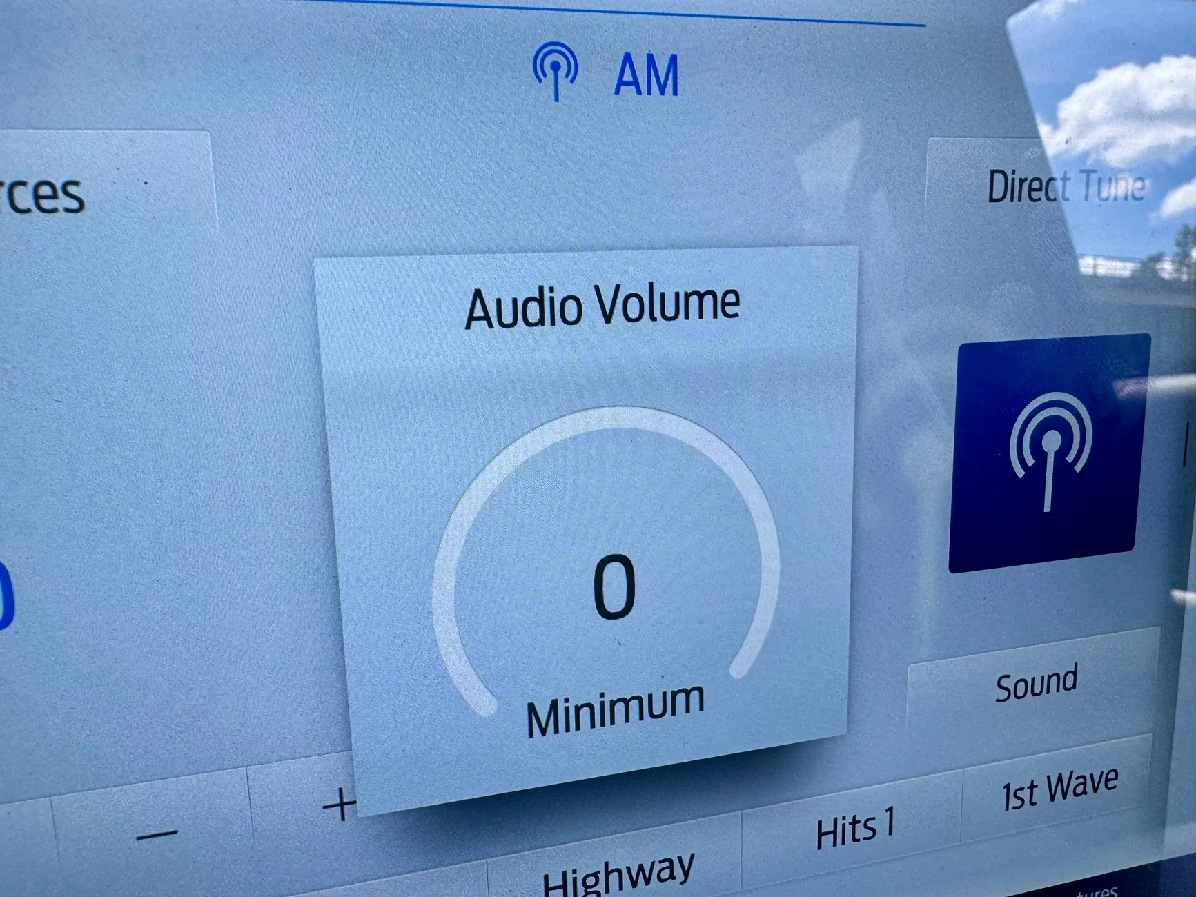 Ford Bronco Volume control knob not adjusting. Just sits at zero. IMG_3576