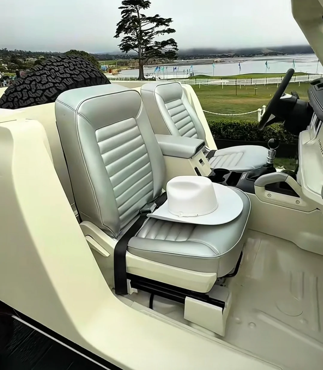 Ford Bronco Bronco Roadster Concept : Continuing the 60th Anniversary Observance Screenshot_20250816_222517_TikTok