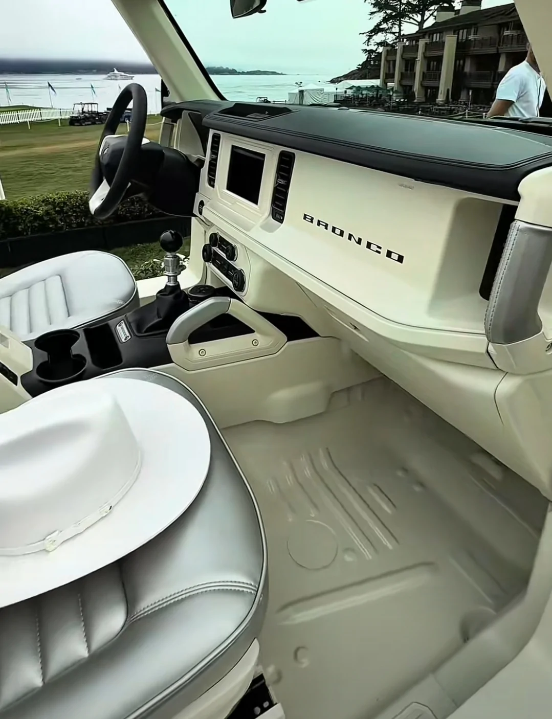 Ford Bronco Bronco Roadster Concept : Continuing the 60th Anniversary Observance Screenshot_20250816_222534_TikTok
