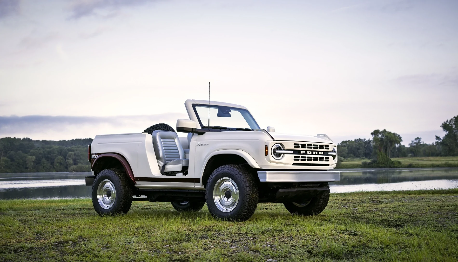 Ford Bronco One-Off Bronco and Bronco Sport Silver Lake Dunes Project Vehicles 1755408030521-8