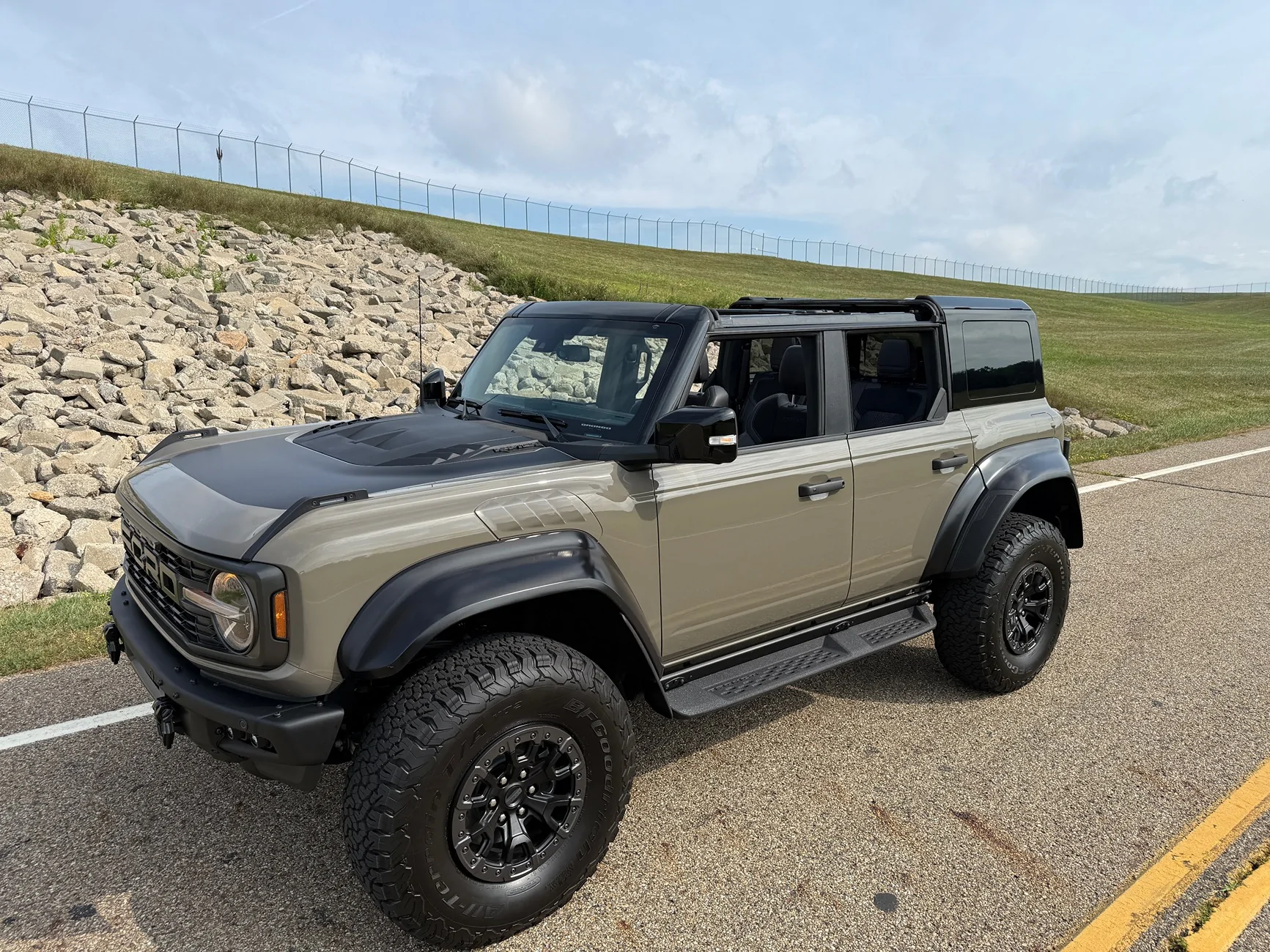 Ford Bronco MARSH GRAY Bronco Club IMG_4184