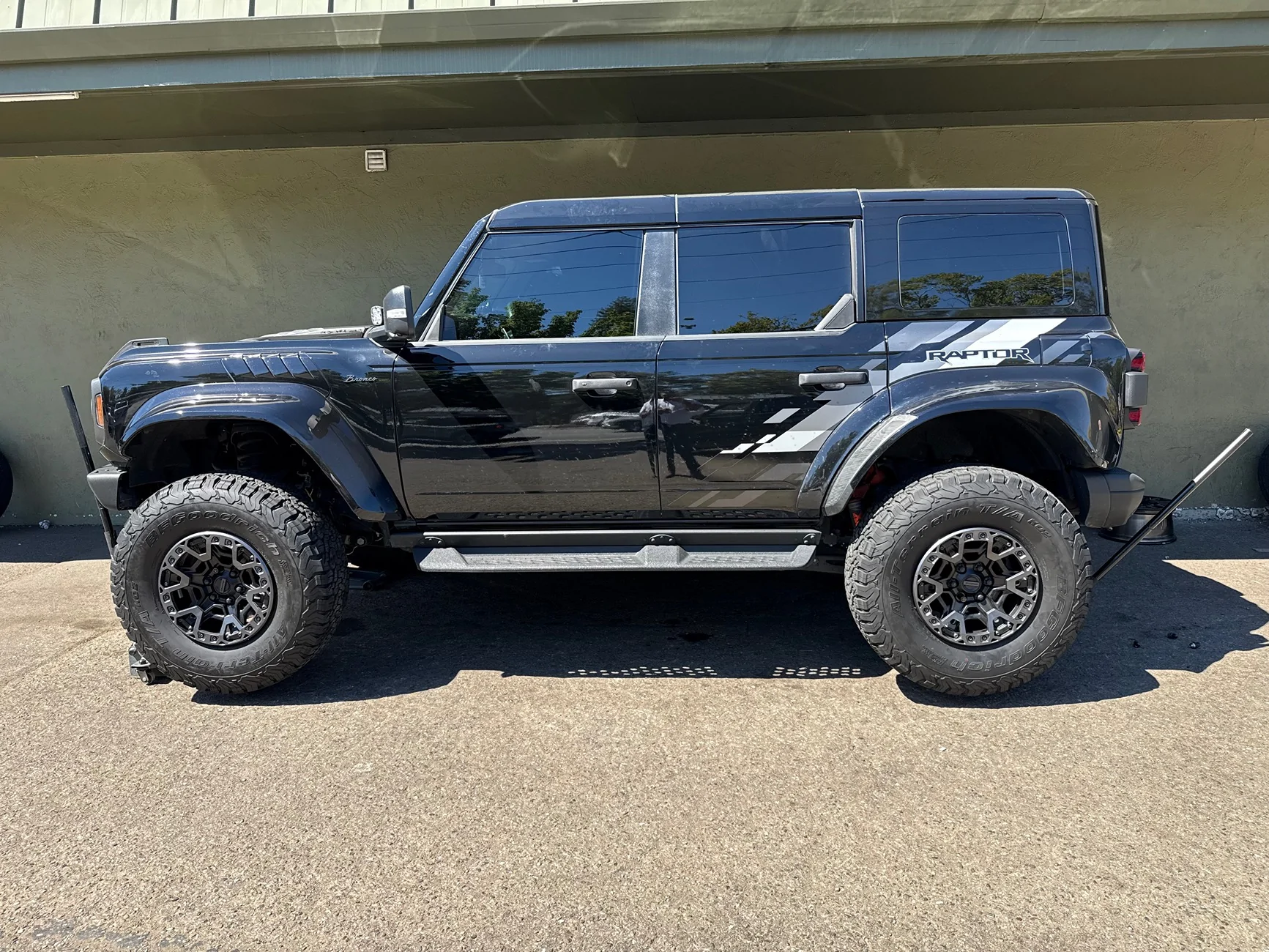 Ford Bronco Raptor R wheels on Bronco Raptor IMG_9325