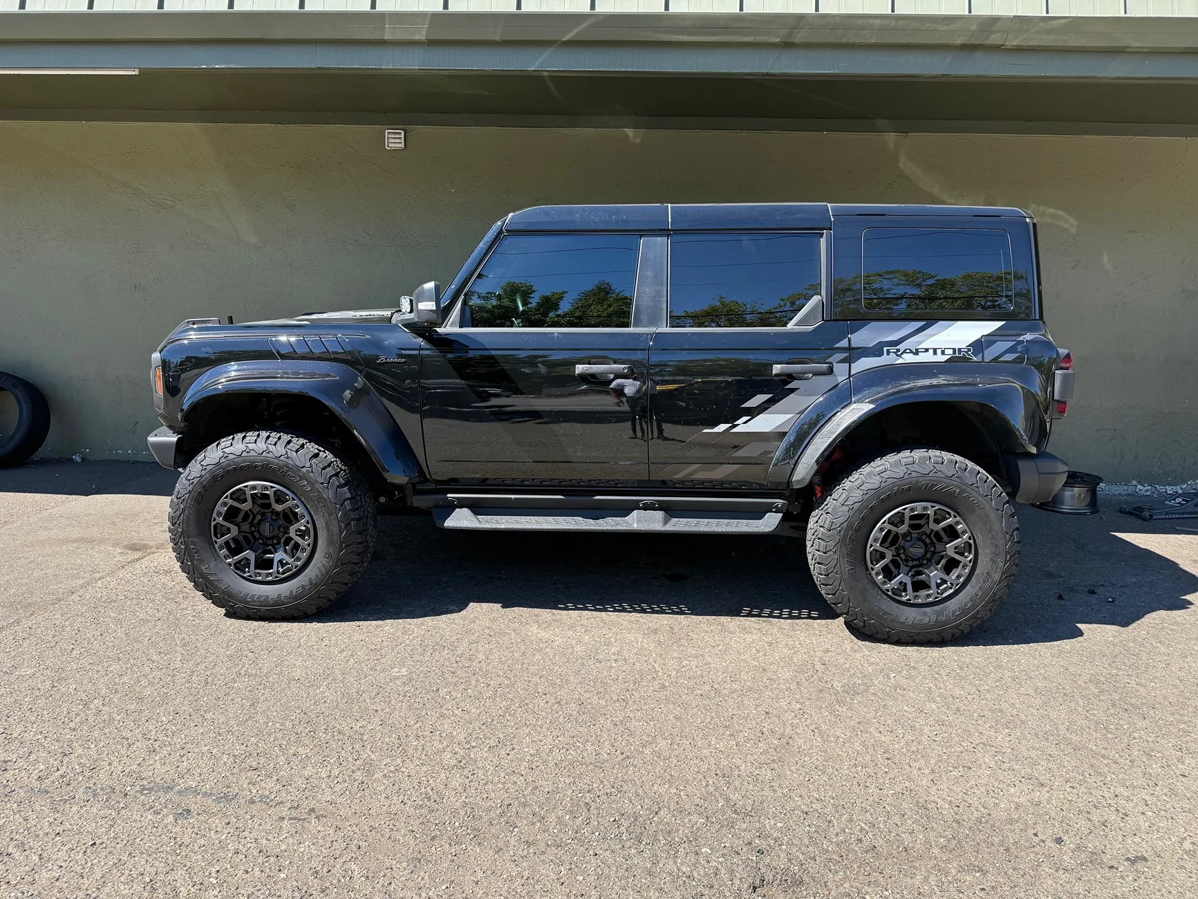 Ford Bronco Raptor R wheels on Bronco Raptor IMG_9326