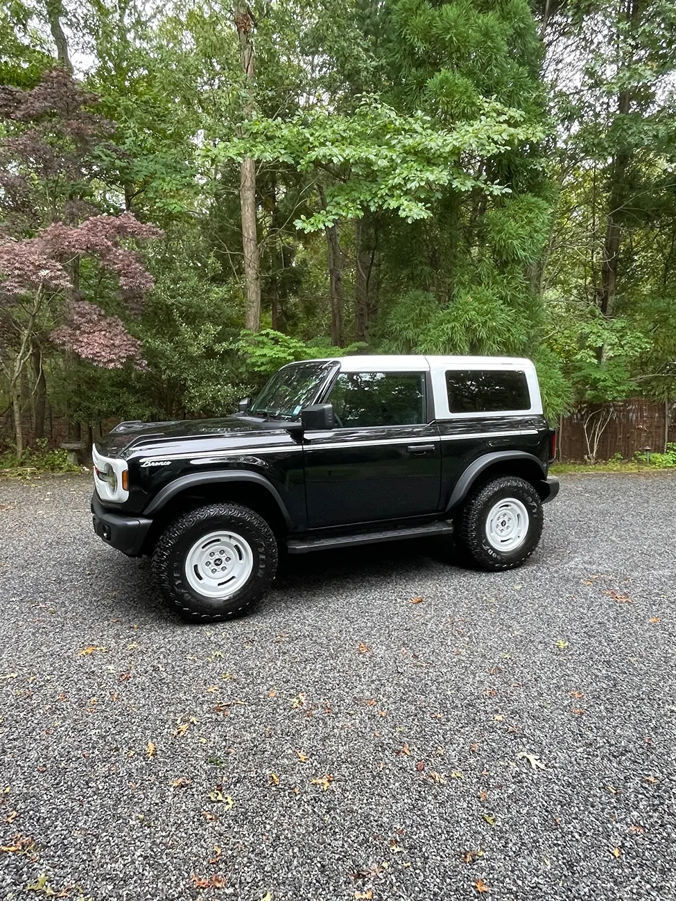 Ford Bronco Show those photos of 2 Doors with Painted Roof IMG_0048