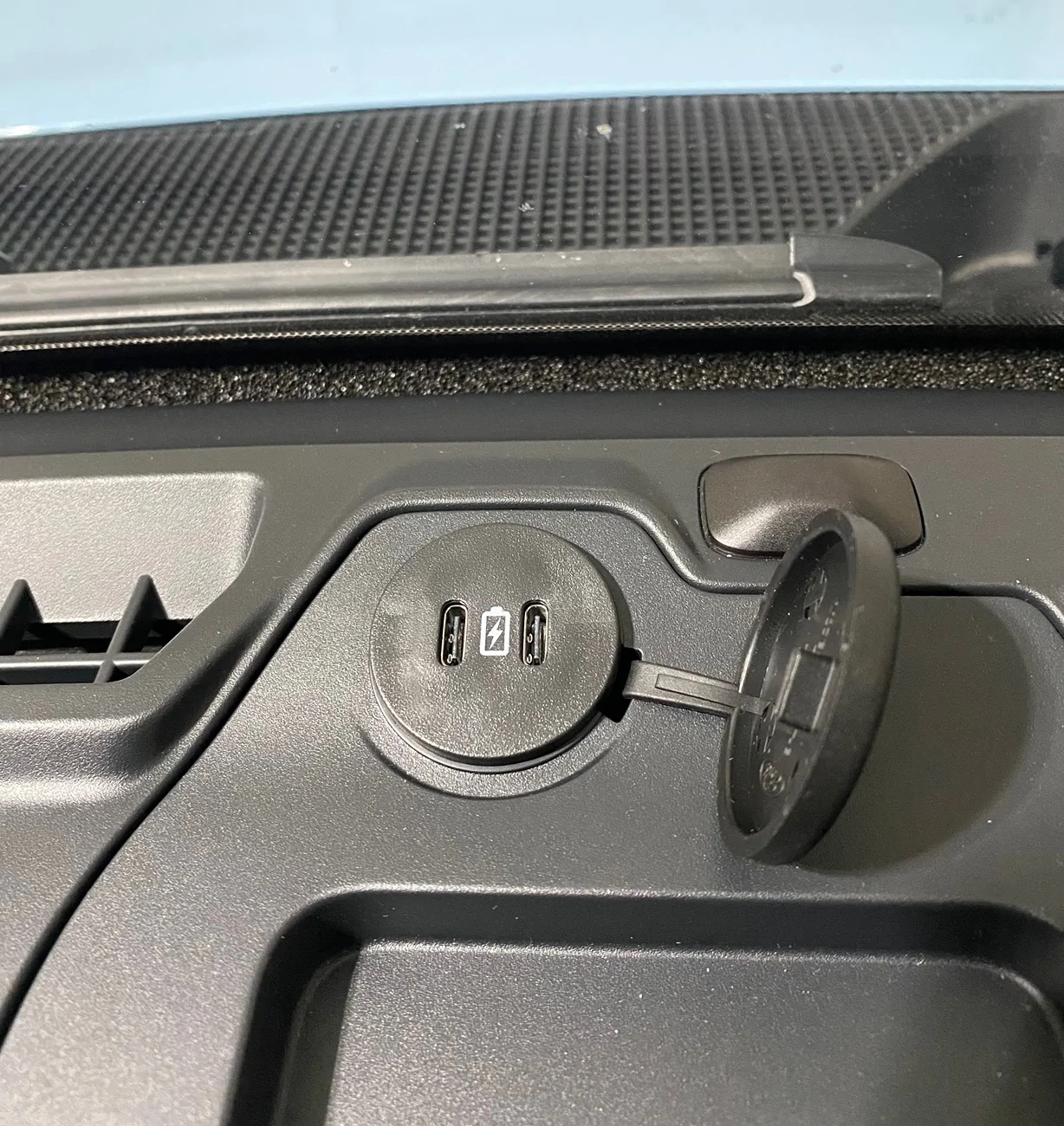 Ford Bronco 2021 big bend front USB not working IMG_3120