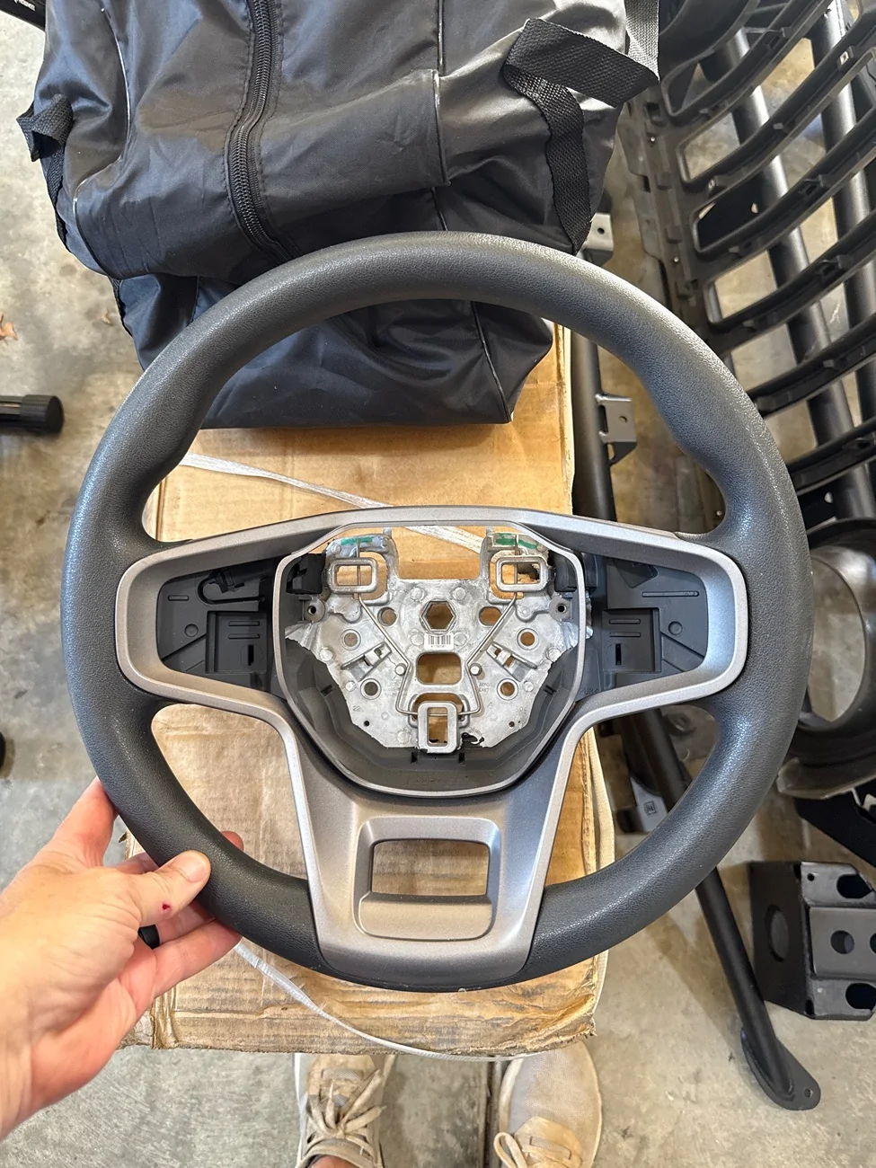 Ford Bronco Base steering wheel - Free imag