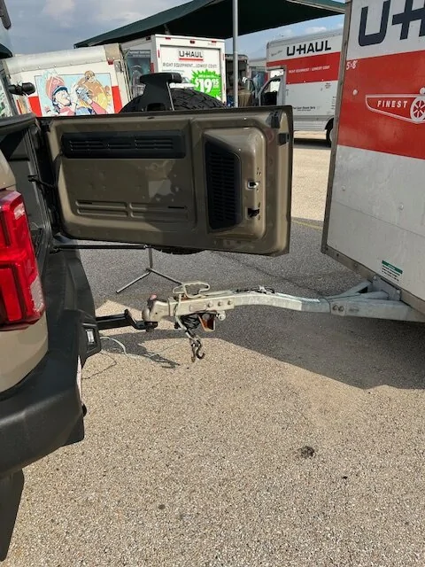 Ford Bronco New 2025 base U-Haul door open