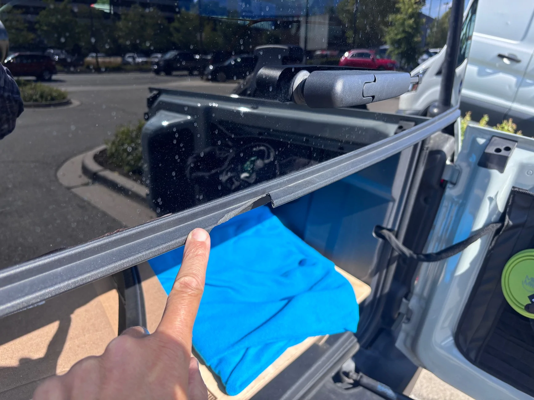 Ford Bronco Repairing back glass weather strip and plastic trim IMG_7661