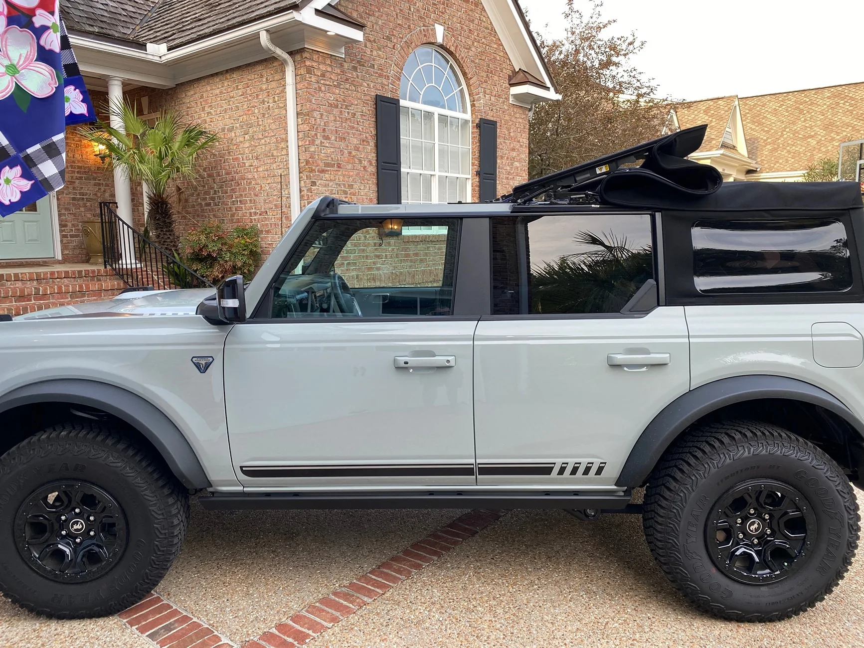 Ford Bronco NC - OEM soft top for 4dr ($300) IMG_5191