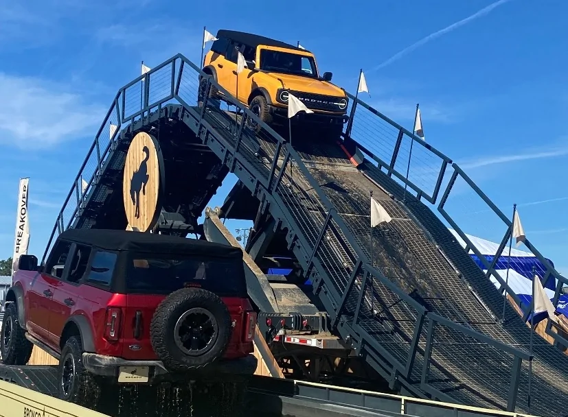 Ford Bronco Random Bronco Photos of the Day Thread! 📸 🤳 Detroit-Auto-Show-Ford-Bronco-Off-Road-Track-Exterior-001-Front-And-Rear-Quarters