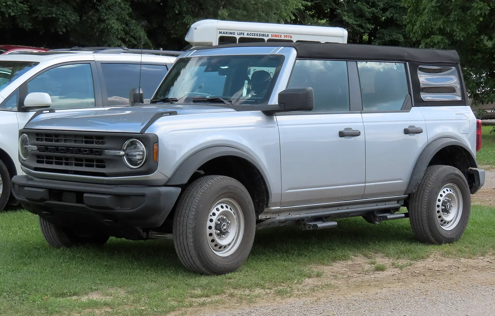 Ford Bronco WTB: Base/Black Diamond Grill 1757788398124-nz