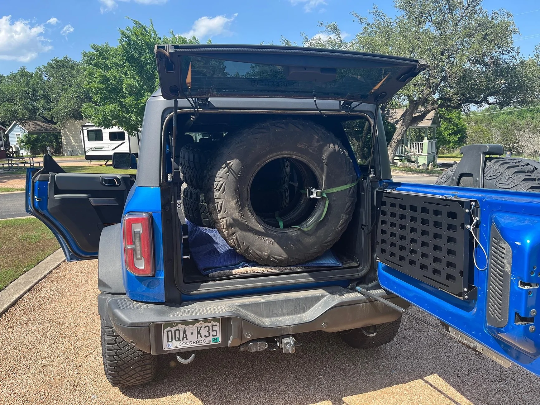 Ford Bronco 5 37x12.5 tires in a Bronco Raptor for transport? IMG_8999