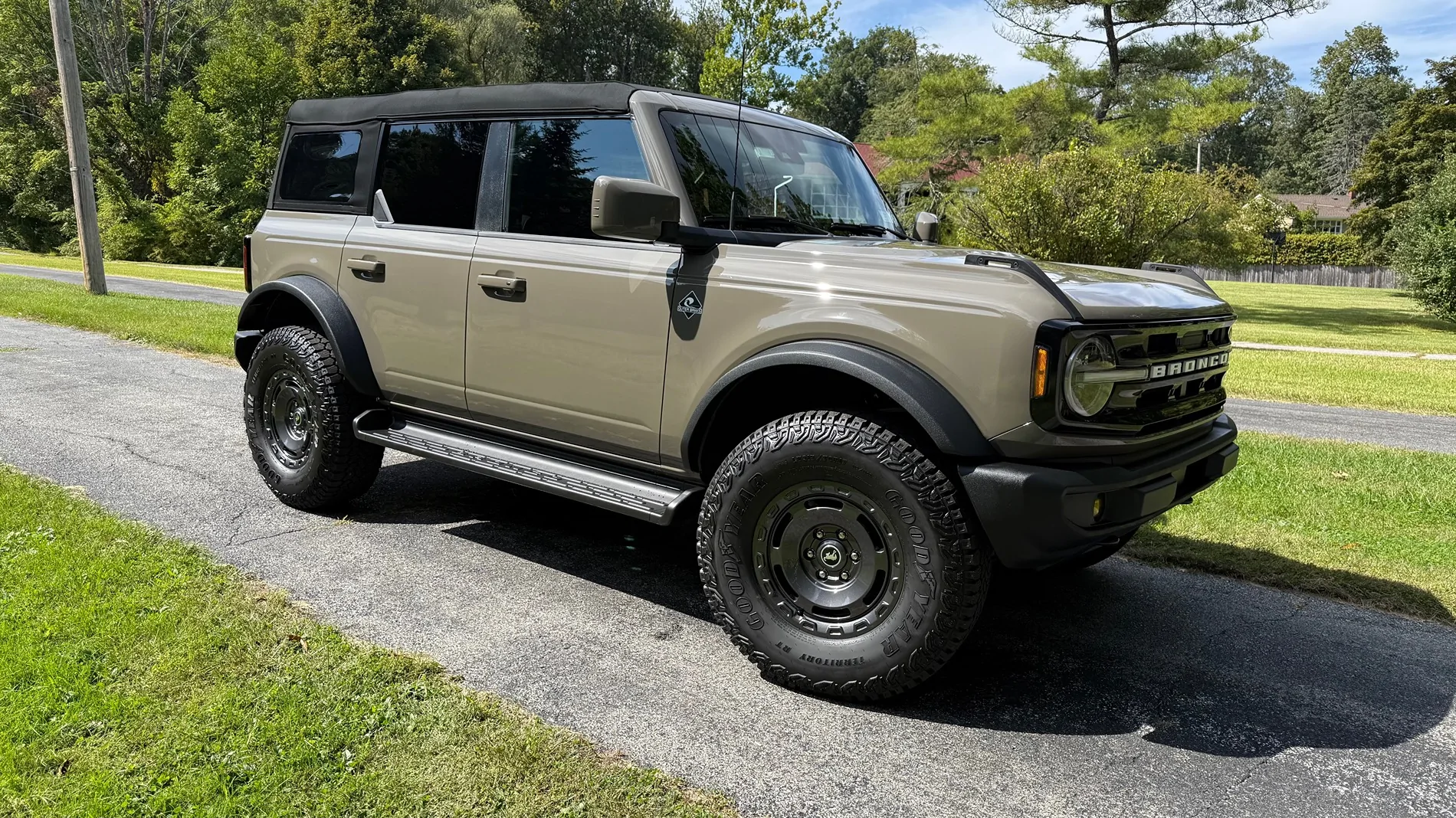 Ford Bronco MARSH GRAY Bronco Club IMG_3317