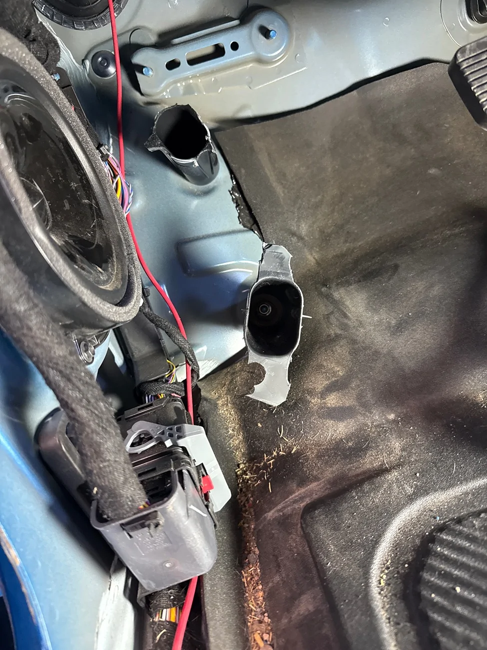 Ford Bronco Mystery wire investigation. imag