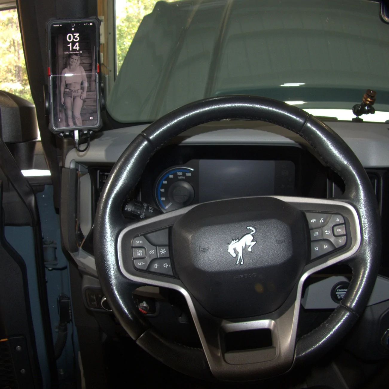 Ford Bronco Bronco exclusive multi-function mobile phone holder (supports fast charging) by AIGMUX phone mt open