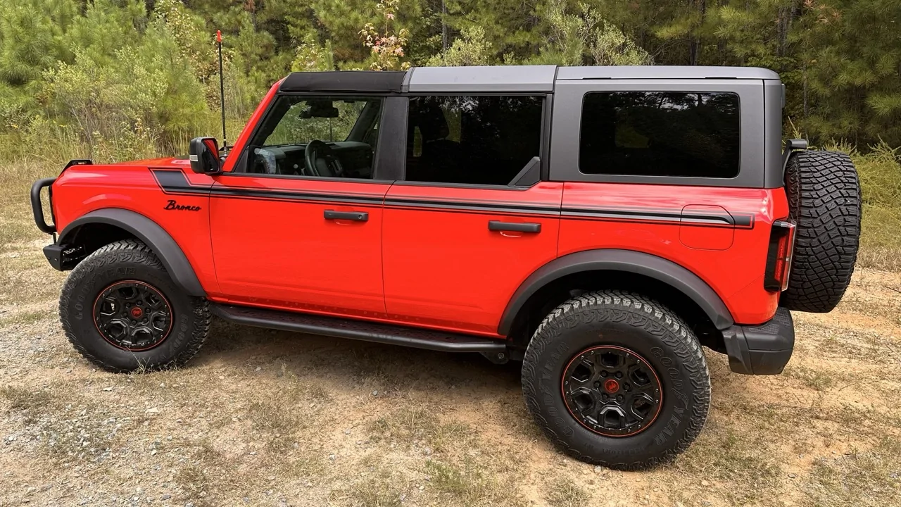 Ford Bronco DIY - Paint matched accent for bead lock trim rings IMG_4381 Larg