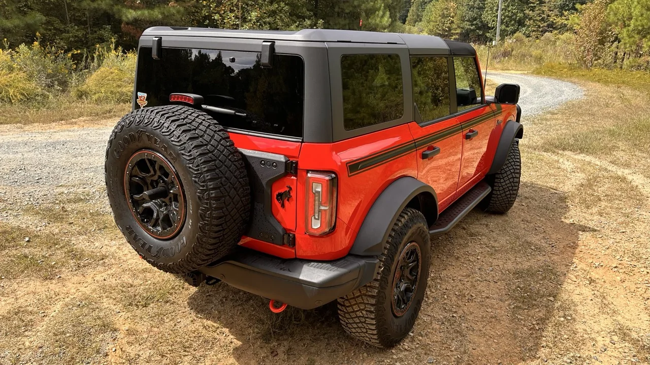 Ford Bronco DIY - Paint matched accent for bead lock trim rings IMG_4382 Larg