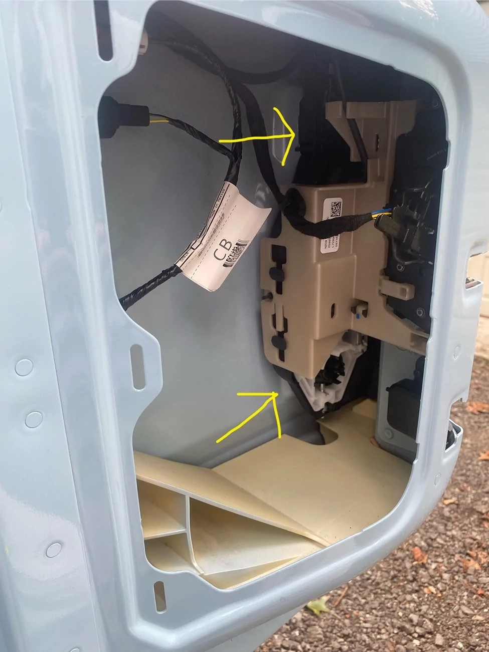 Ford Bronco Tailgate Rattle / Tick Issue Fix -- TSB 23-2163 IMG_3382