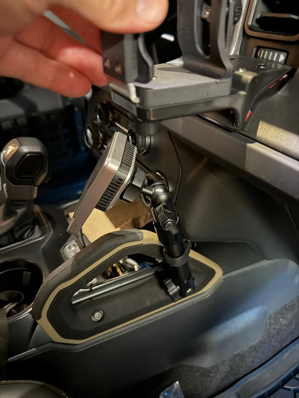 Ford Bronco Bronco cup holder (air outlet temperature adjustment) IMG_0125