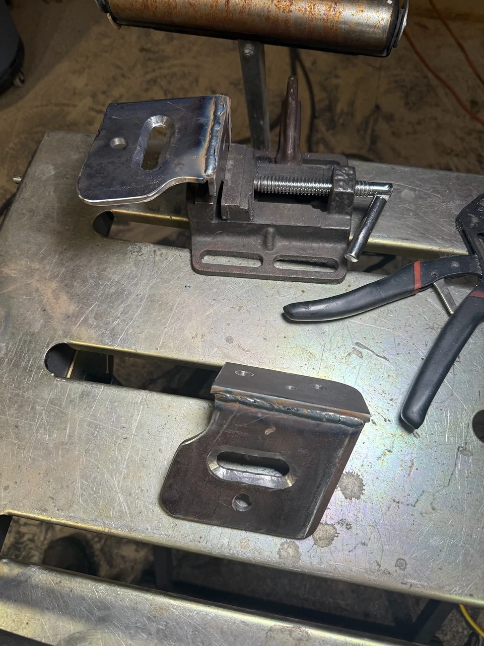 bb passenger side bracket welds.webp