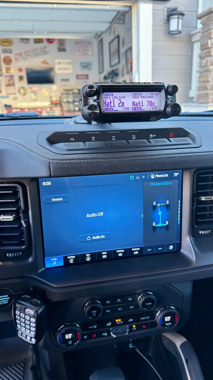 Ford Bronco Show off your HAM or GMRS setup IMG_2731