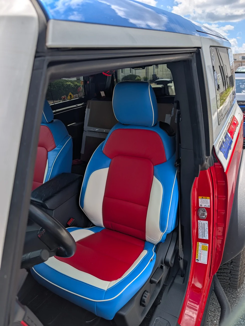 Ford Bronco Bronco  vs Raptor Seats PXL_20250714_192442451