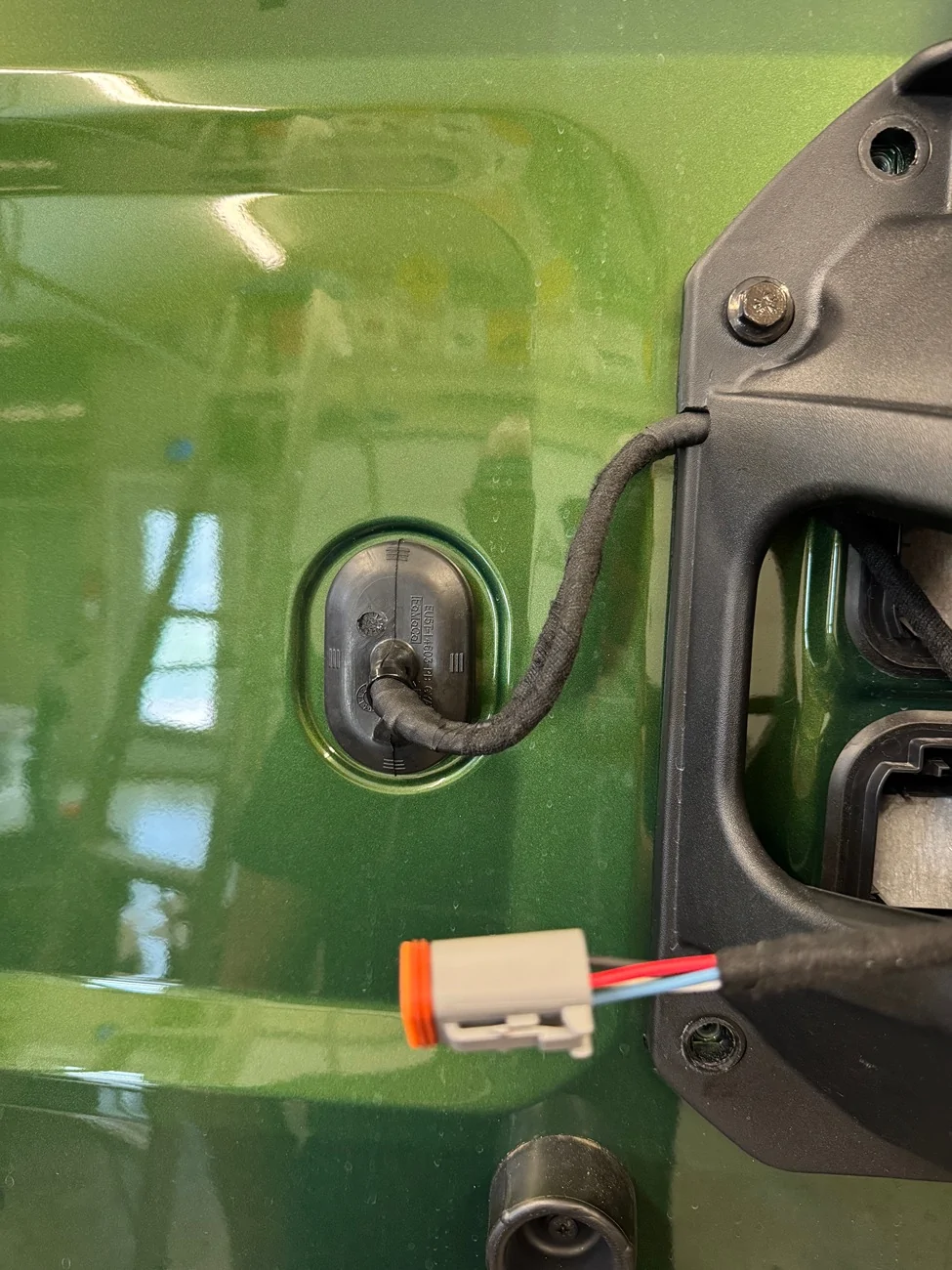 Ford Bronco Rear lighting upgrade, AUX lights and proper rear fog lights using OEM switch IMG_3478