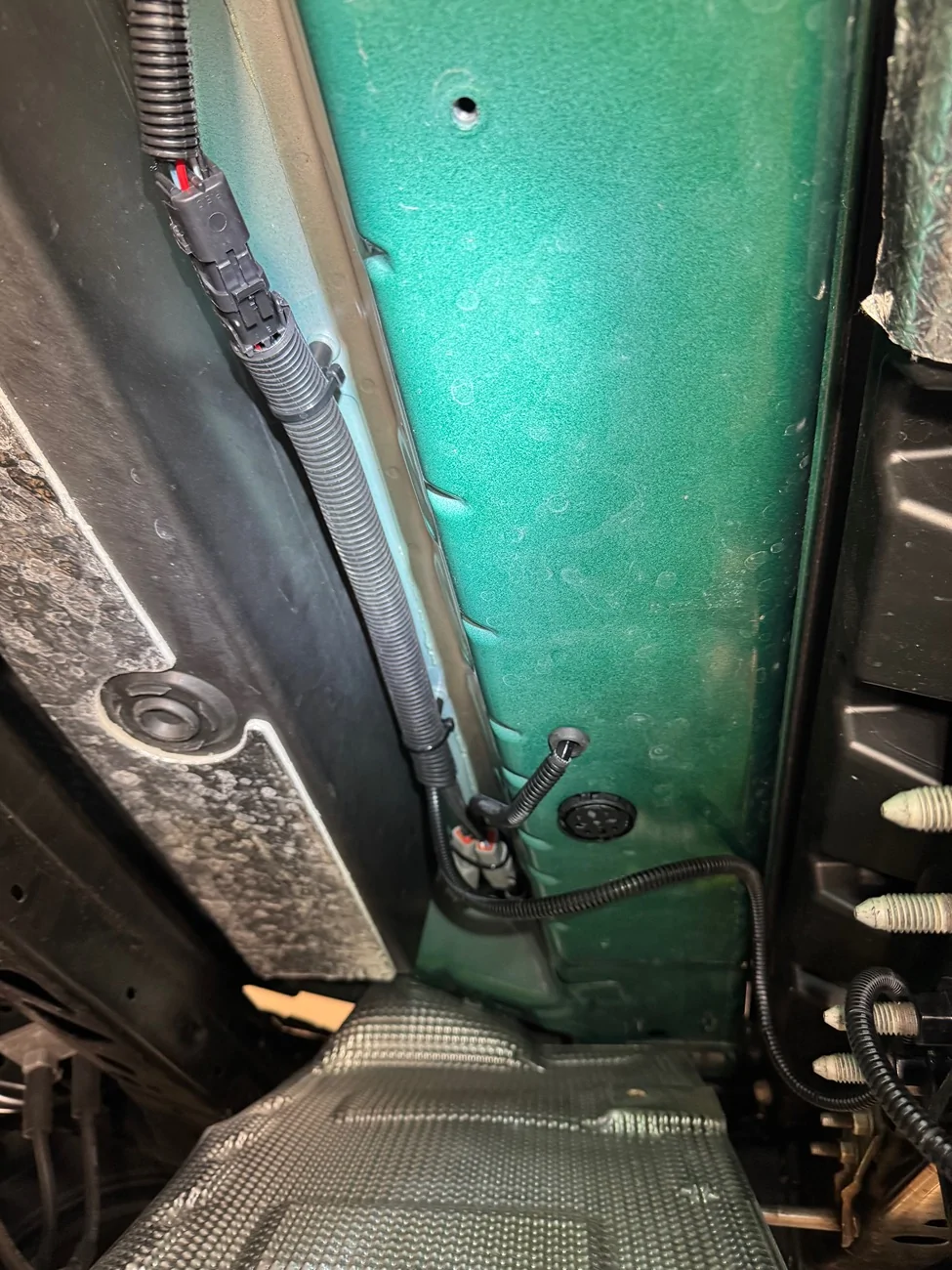 Ford Bronco Rear lighting upgrade, AUX lights and proper rear fog lights using OEM switch IMG_3511