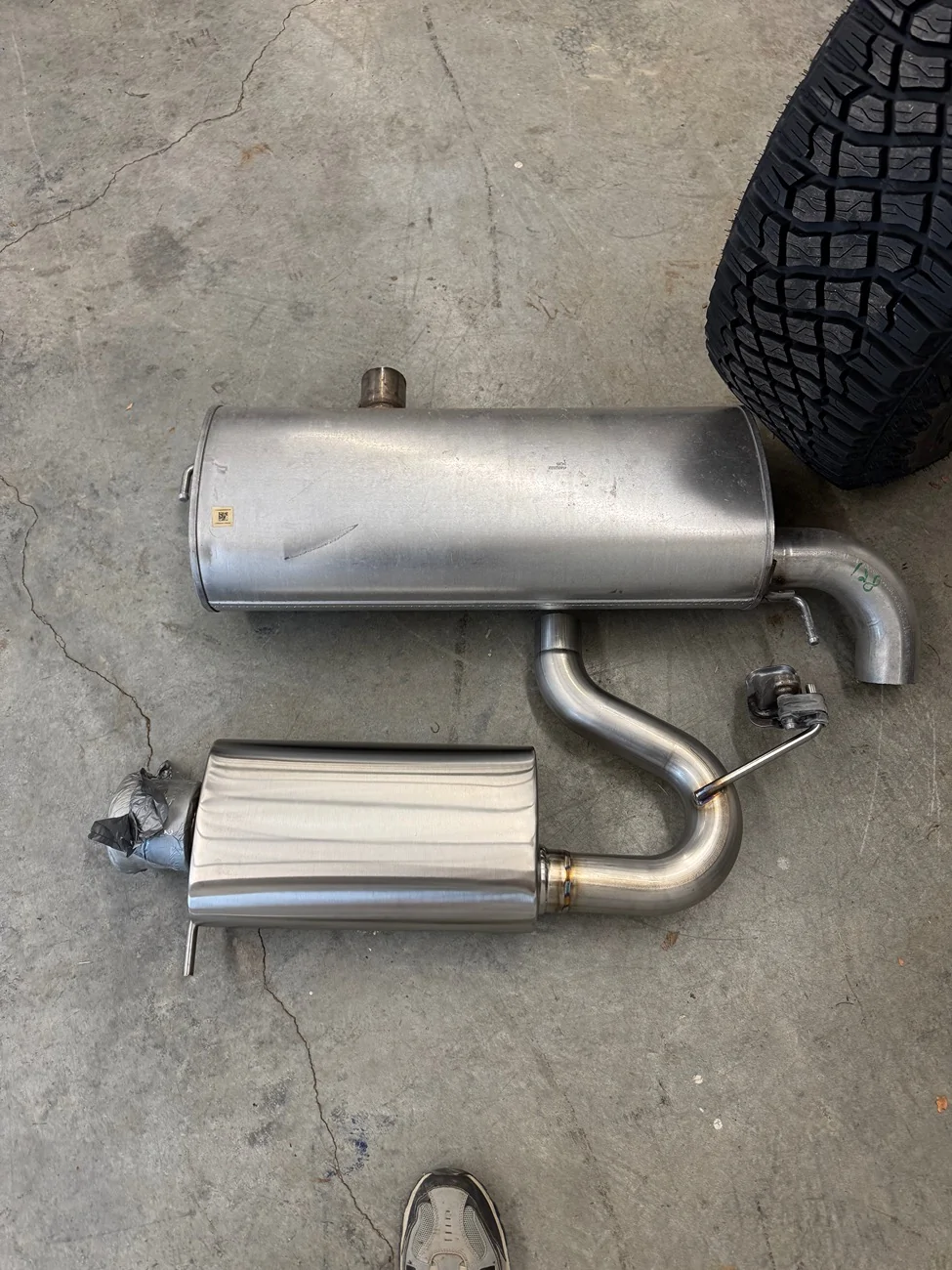 Ford Bronco Rear lighting upgrade, AUX lights and proper rear fog lights using OEM switch IMG_3480