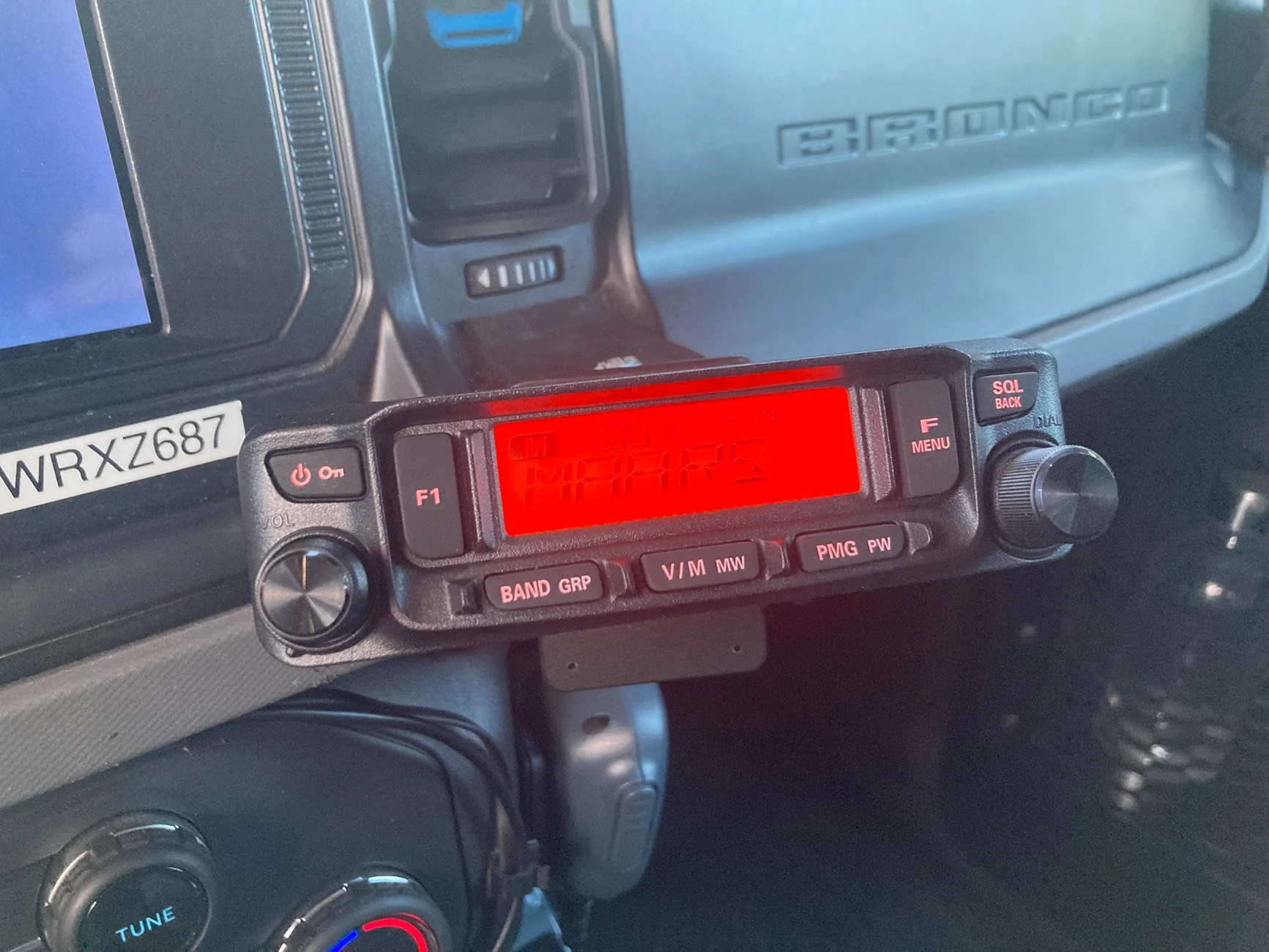 Ford Bronco Show off your HAM or GMRS setup IMG_2276