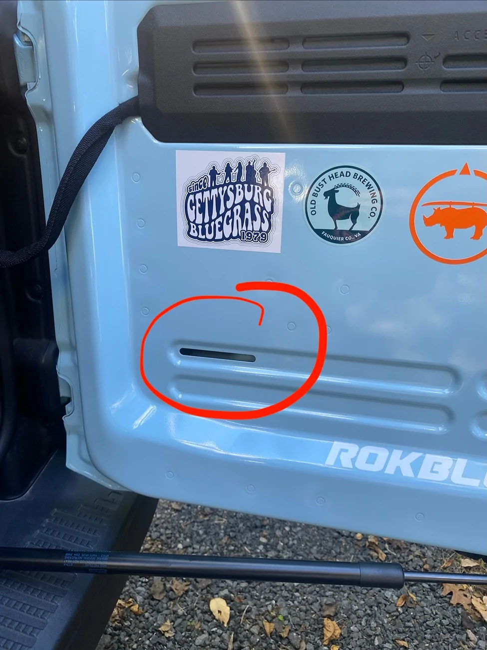 Ford Bronco Tailgate Rattle / Tick Issue Fix -- TSB 23-2163 IMG_3431