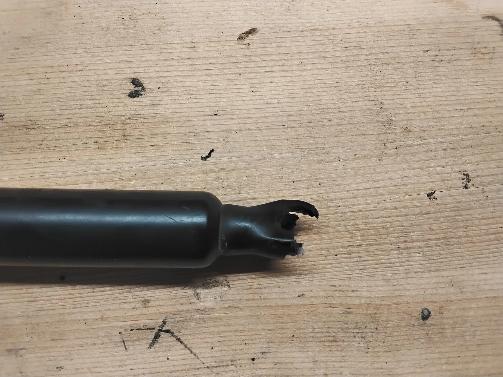 Ford Bronco Broken strut for rear tailgate (terrible design!) 20251005_111717