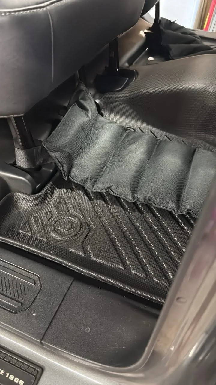 Ford Bronco Floor mats flapping in the wind IMG_5168