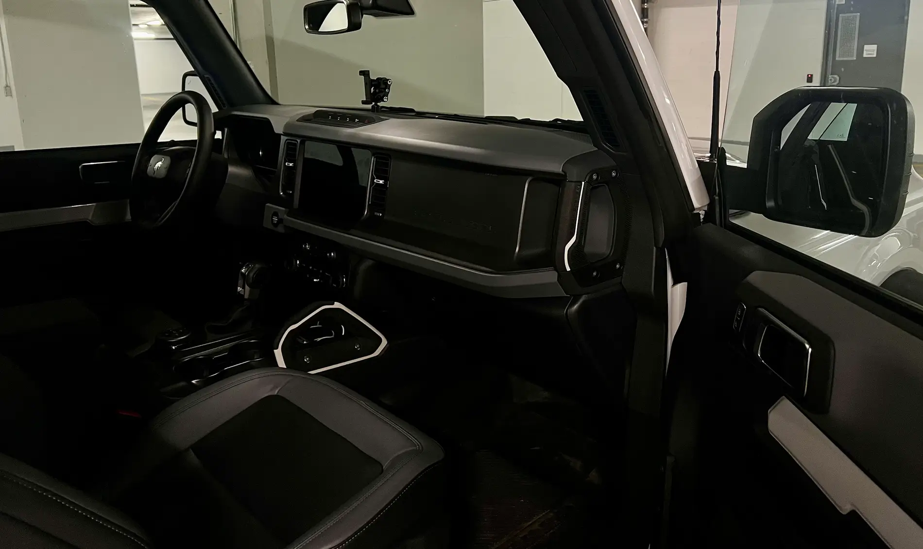Ford Bronco Grab handle exchange - blue for your red? Screen Shot 2025-10-17 at 21.17.51