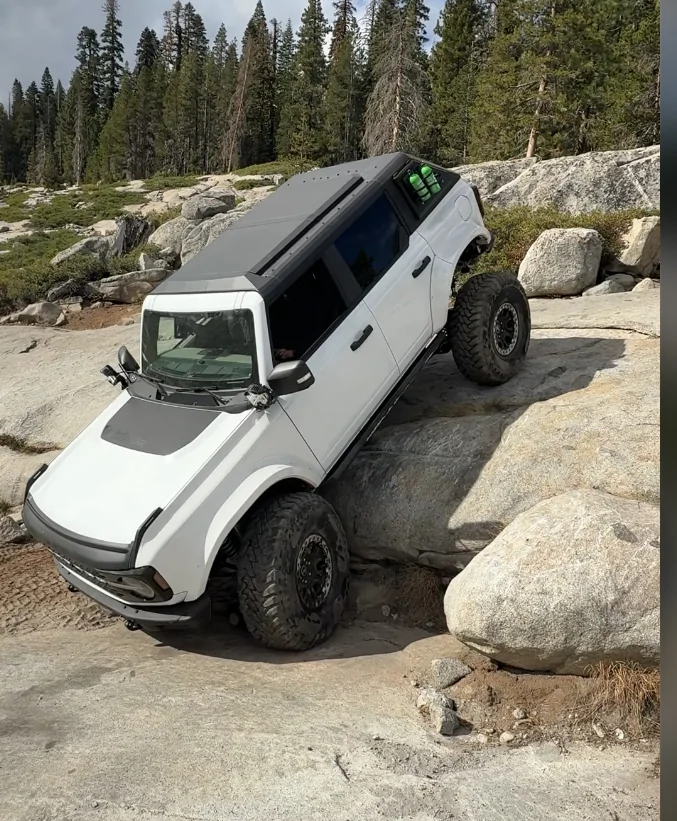 Ford Bronco Pics of your front bumper and winch set up IMG_8531