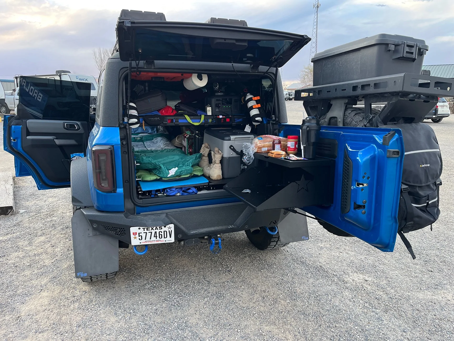 Ford Bronco Nokhu vs Hele Box vs Pacific Adventure Works sleeping platforms IMG_7563