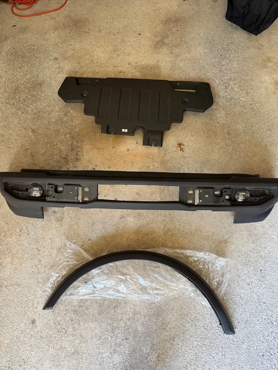 Ford Bronco Std. Bumpers, flares, skid plate, lights IMG_5520
