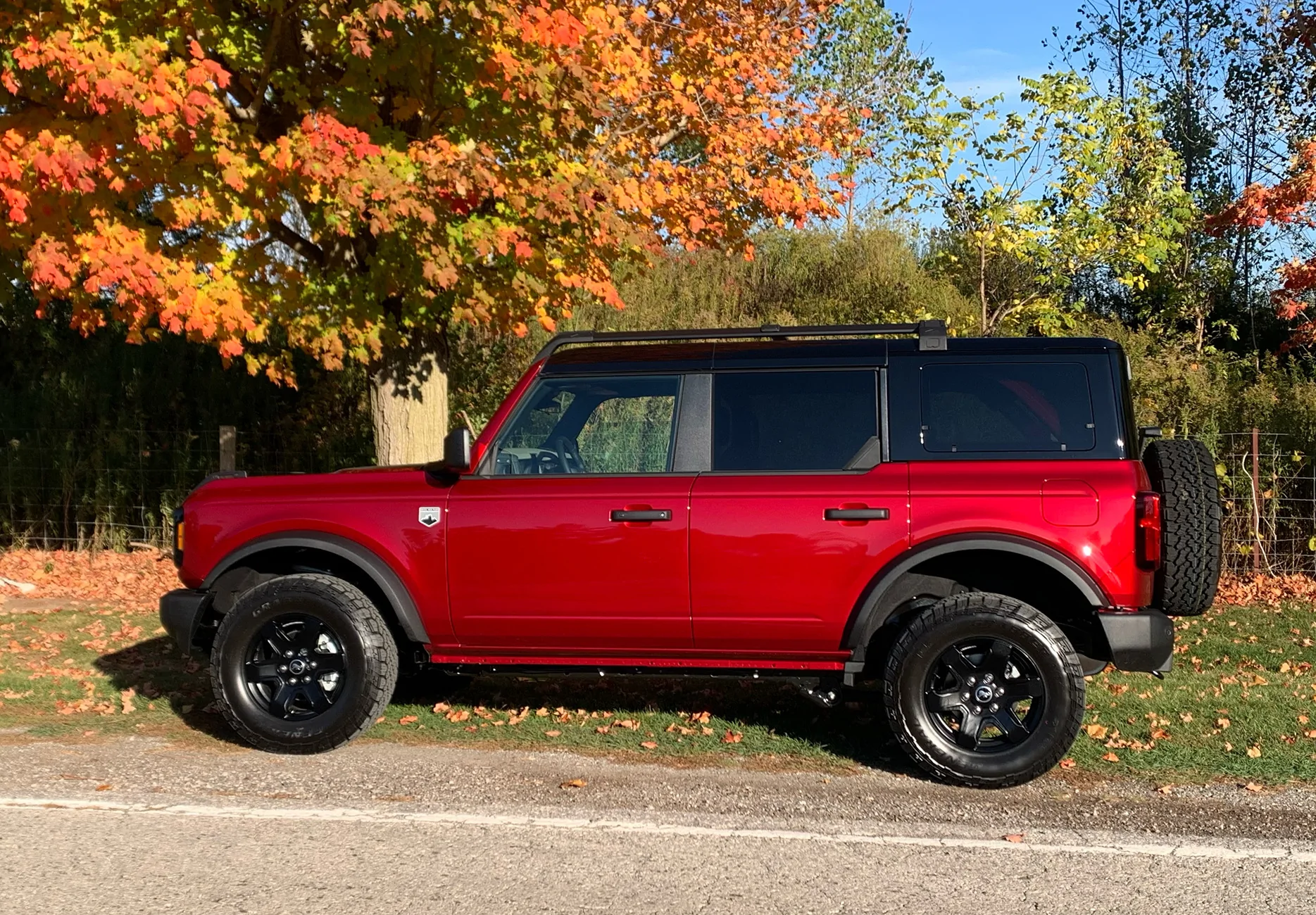 Ford Bronco RUBY RED Bronco Club 46501DA8-FD18-4BE7-A2C2-97F2CD426B2A
