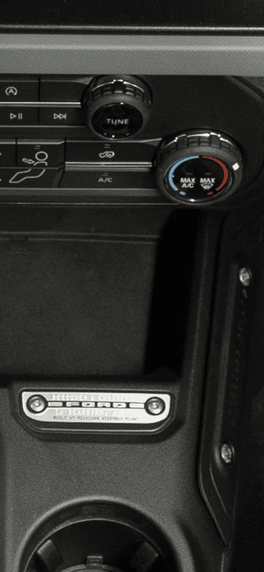 Ford Bronco Is it 100% the base bronco has A/C? 33685FE7-CB6E-45F9-A960-D5E0E5D1EC8E
