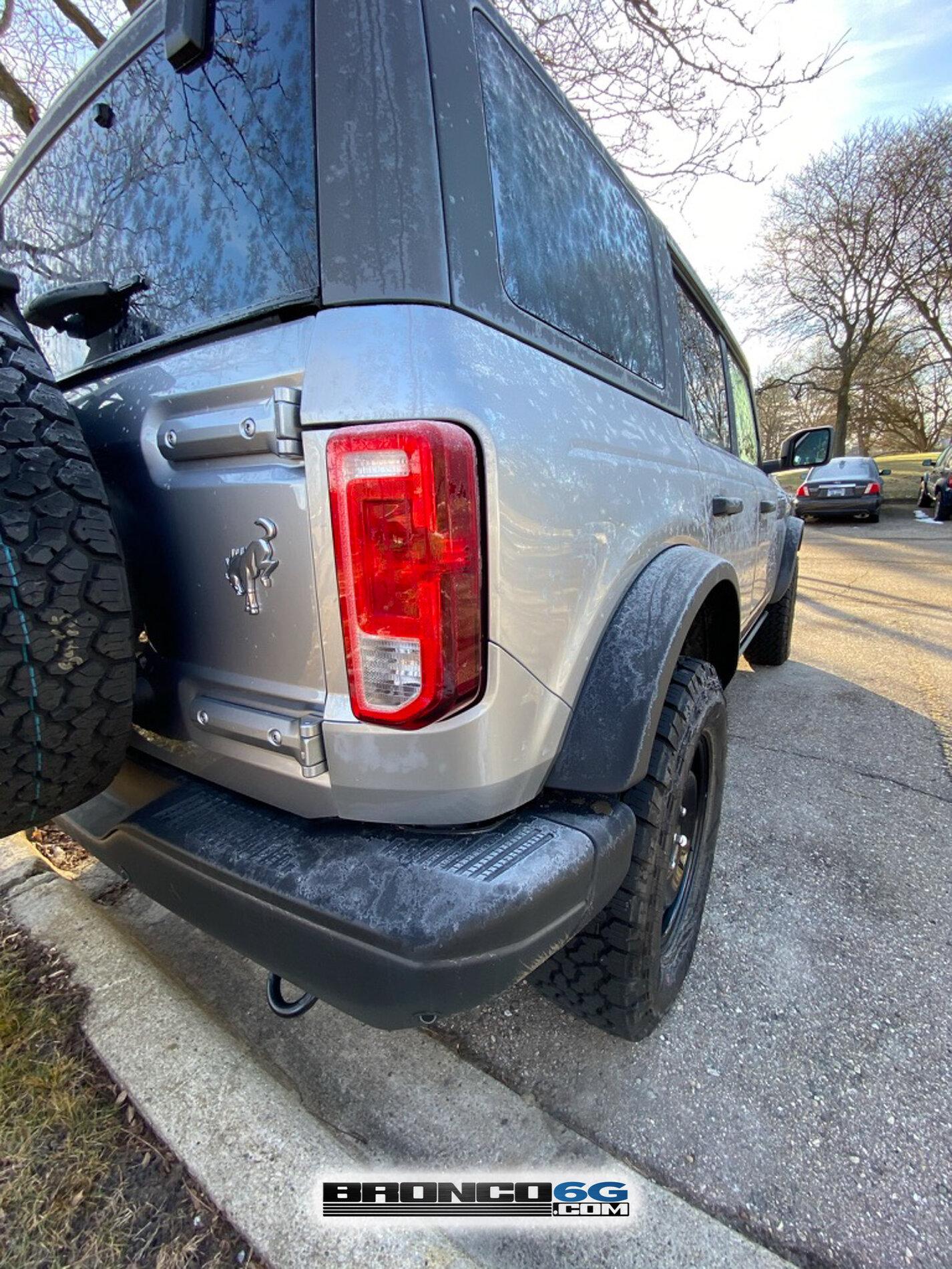 Ford Bronco Jackpot! Bronco Black Diamond (Iconic Silver) seen up close & personal this morning Ionic Silver Bronco Black Diamond BAACD6D3-BA89-43F6-8FBF-AFF3095DE222_1_105_c
