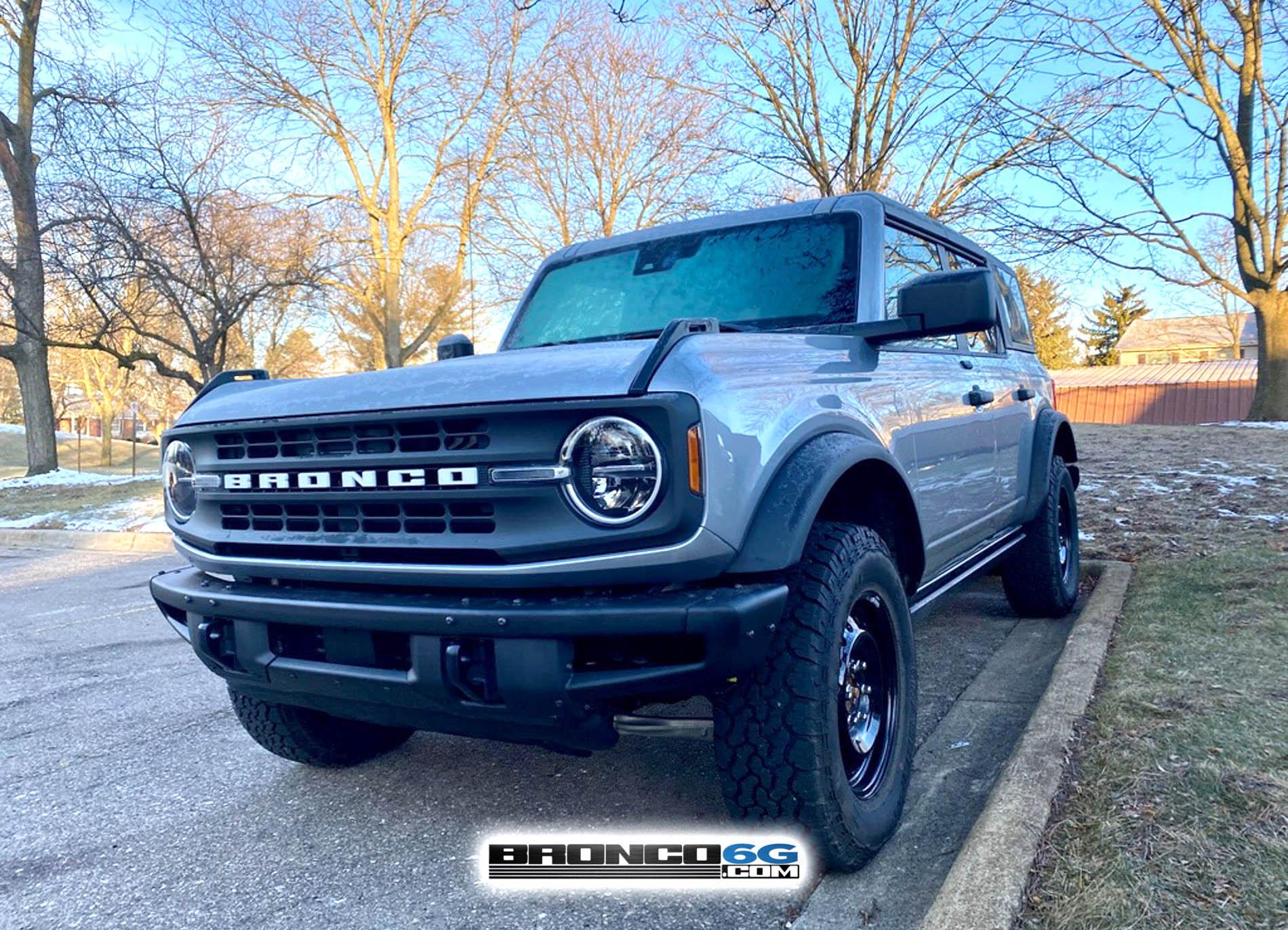 Ford Bronco Jackpot! Bronco Black Diamond (Iconic Silver) seen up close & personal this morning Ionic Silver Bronco Black Diamond BA82E57E-3ABD-4301-867E-3ADA4847D89D_1_105_c