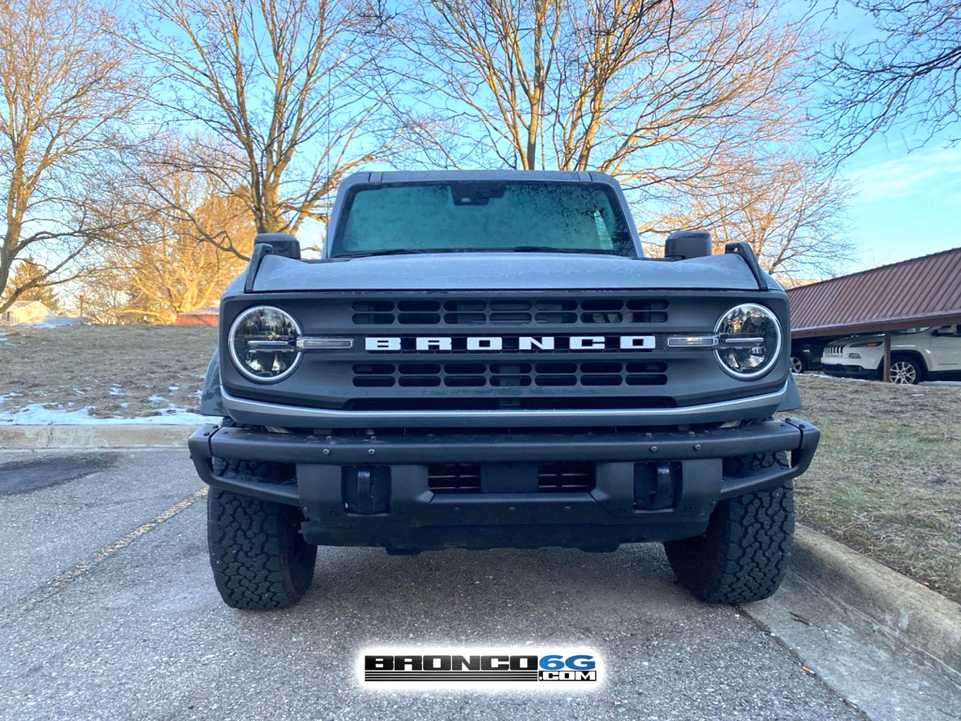 Ford Bronco Jackpot! Bronco Black Diamond (Iconic Silver) seen up close & personal this morning Ionic Silver Bronco Black Diamond 69438A2D-12F9-4465-A6E7-373331ABF0AF_1_105_c