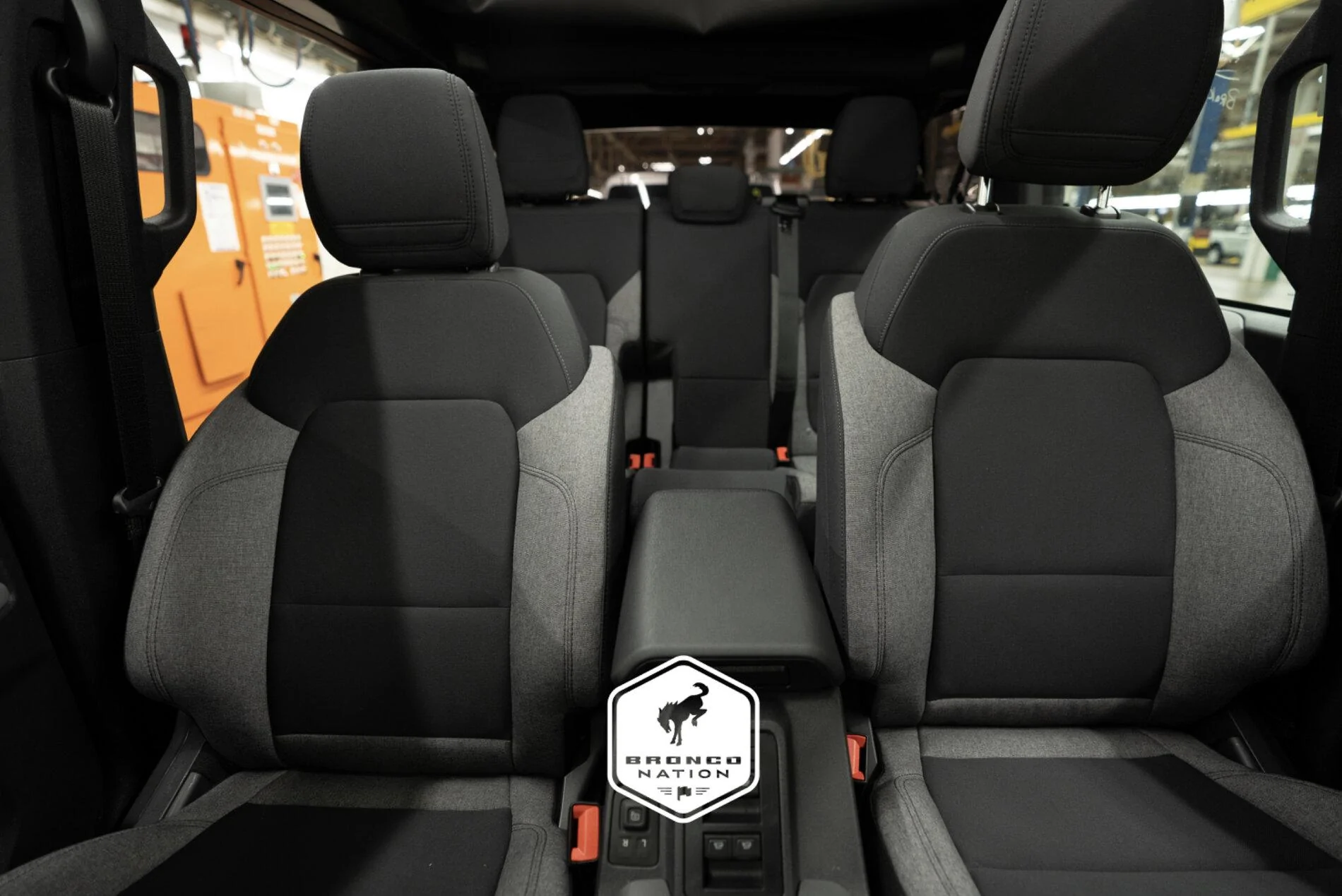 Ford Bronco Base 4 door Interior photos E949B8E9-0917-4076-A893-BDBA32F7BEBD