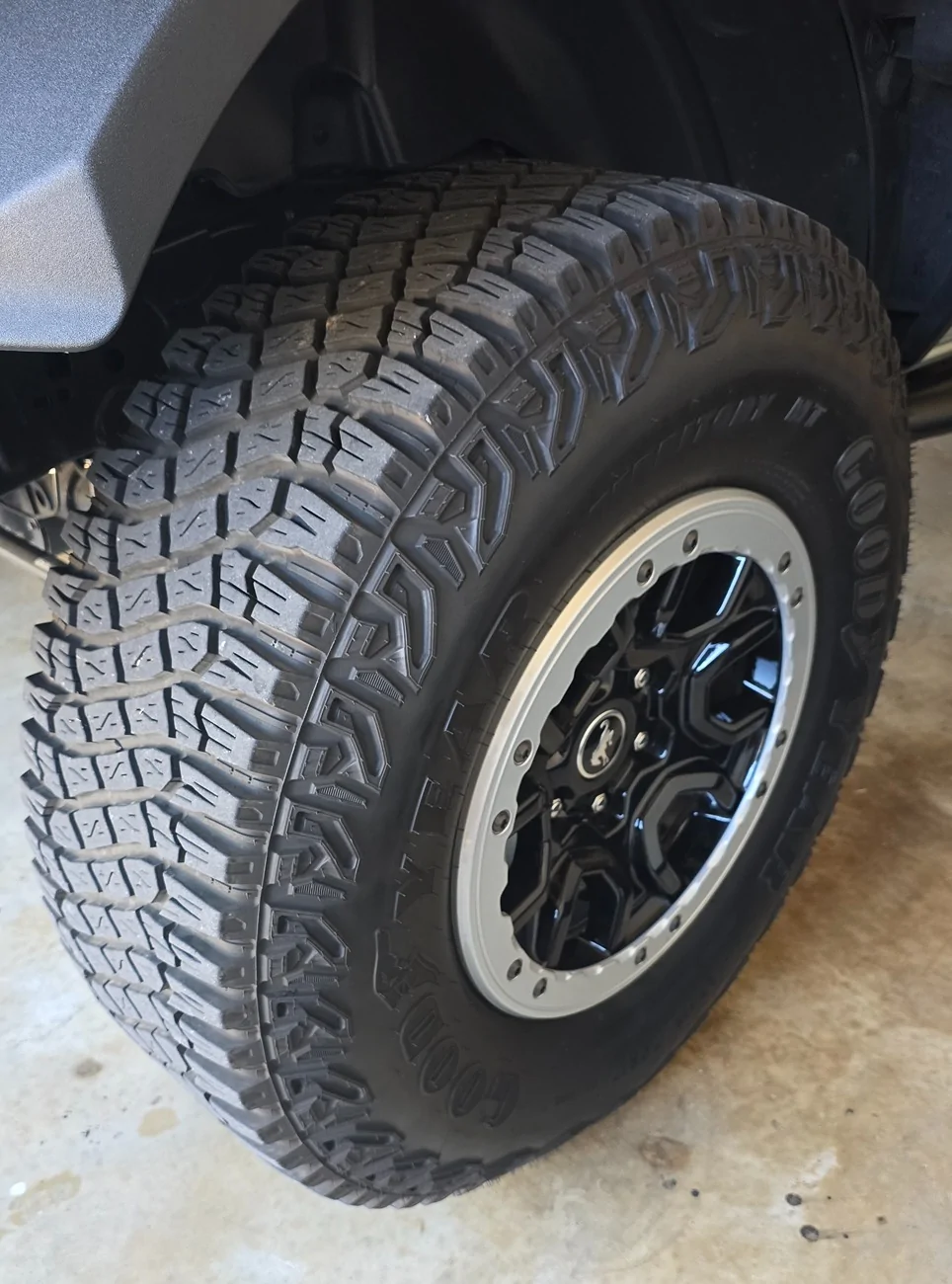 Ford Bronco SAS wheels/Tires with TPMS 1000070721