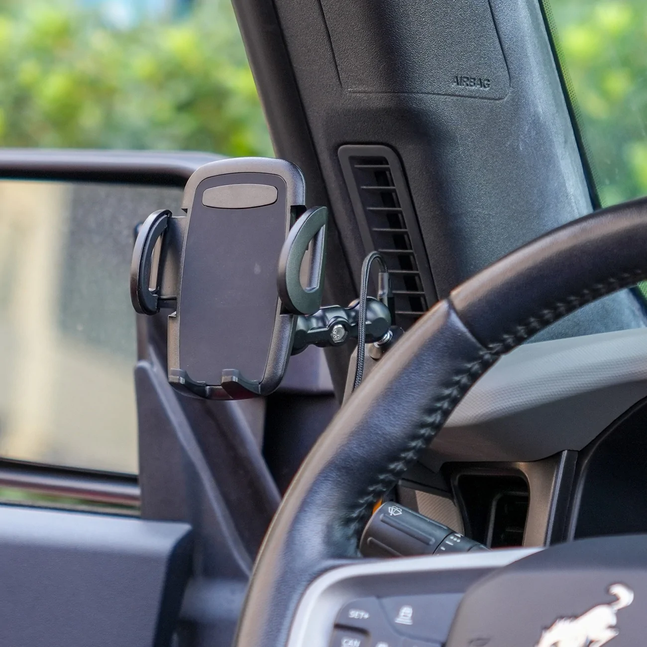 Ford Bronco The multi-functional phone holder has arrived! 02